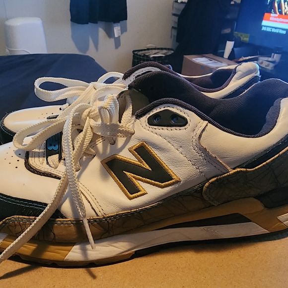 New Balance - Picture 2 of 2